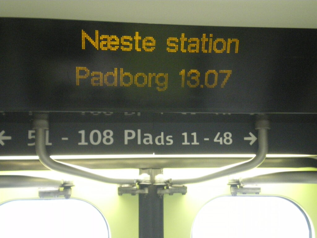 次はパドボルグ駅